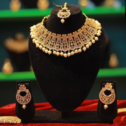 Designer Jewellery Set With Gold Coloured Pearl